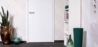 Für Liebhaber der schlichten und reduzierten Bauweise sind stumpfe Türen die perfekte Wahl.