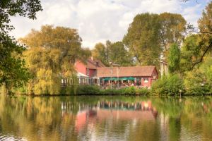 abendessen auf dem boot nuremberg Inselrestaurant Valzner Weiher