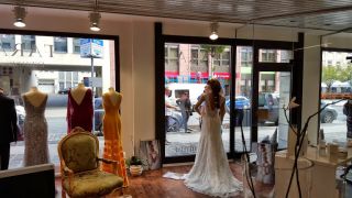 laden um lange brautkleider zu kaufen nuremberg Tara exklusiv Braut-und Abendmode
